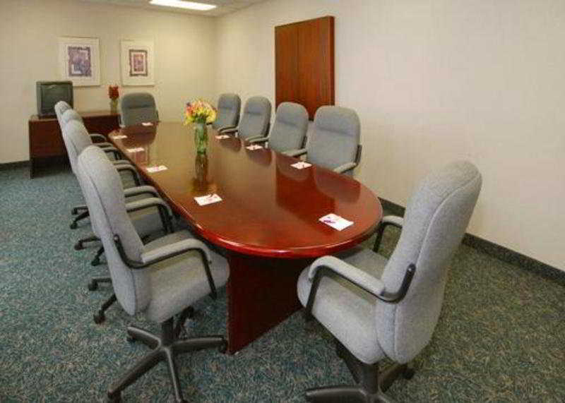 Comfort Suites Airport Columbus Instalações foto