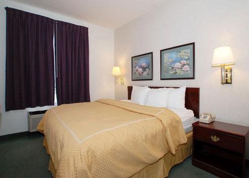 Comfort Suites Airport Columbus Quarto foto